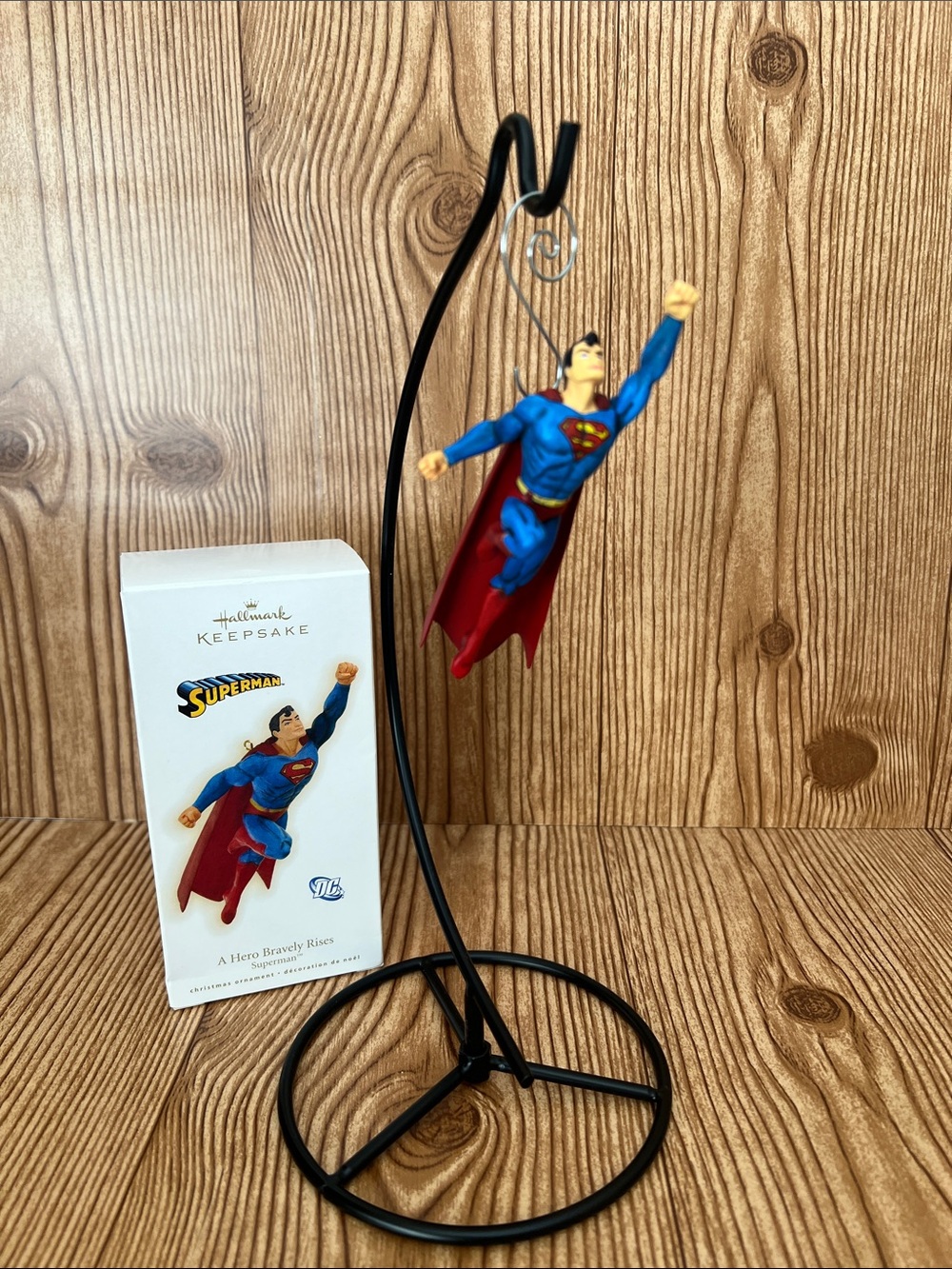 NIB Hallmark Keepsake 2009 Superman A Hero Bravely Rises Flying Ornament